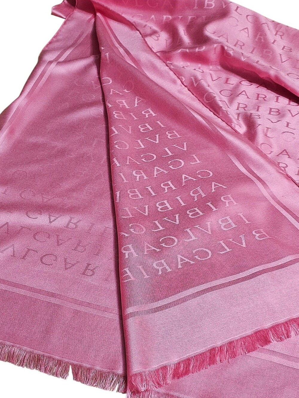BVLGARI LOGOMANIA STOLE - Picture 8 of 16